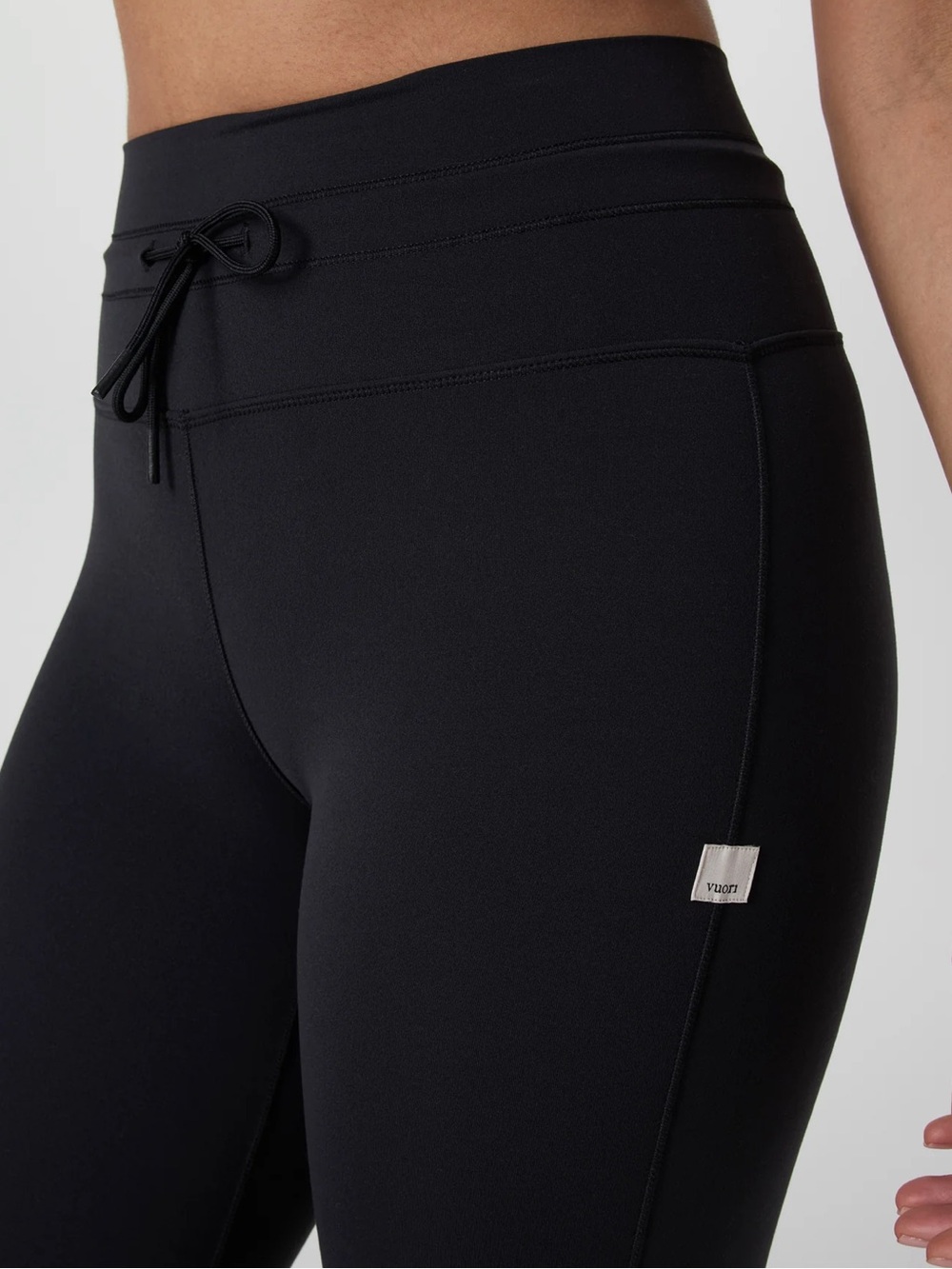 Vuori Women’s Black Active Set - Picture 4 of 5